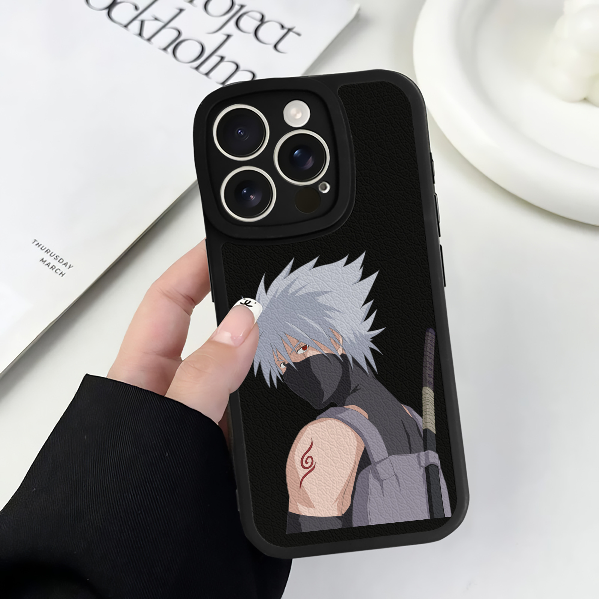 （画像用） NARUTO -ナルト- はたけ カカシ Hatake Kakashi 【iPhone 16シリーズ対応】シリコンスマホケース（レザー調） 材質：シリコン